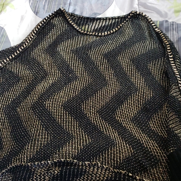 Top - Picture 2 of 4